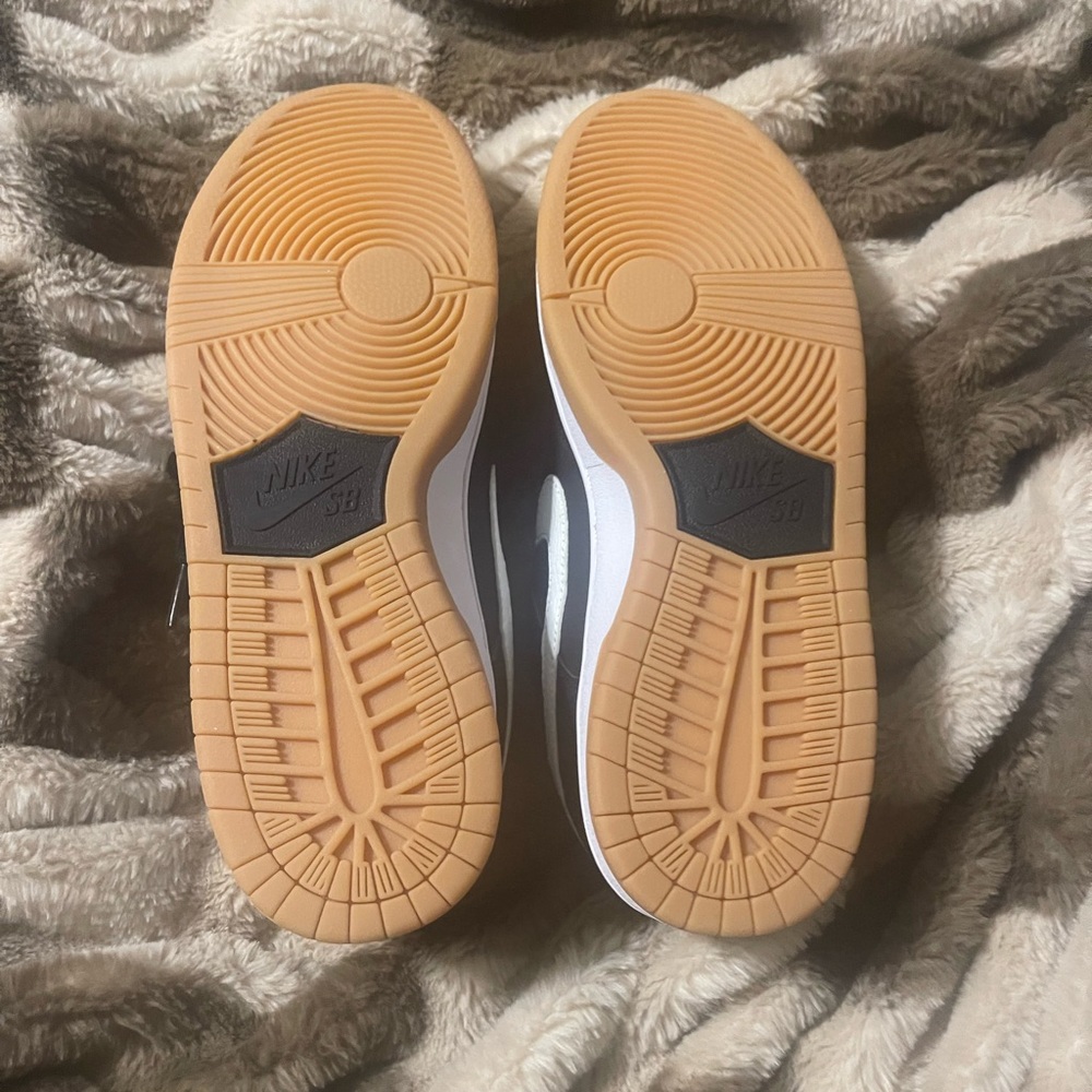 Nike SB Dunk Low Pro Black and White with Gum Sole - Picture 4 of 8